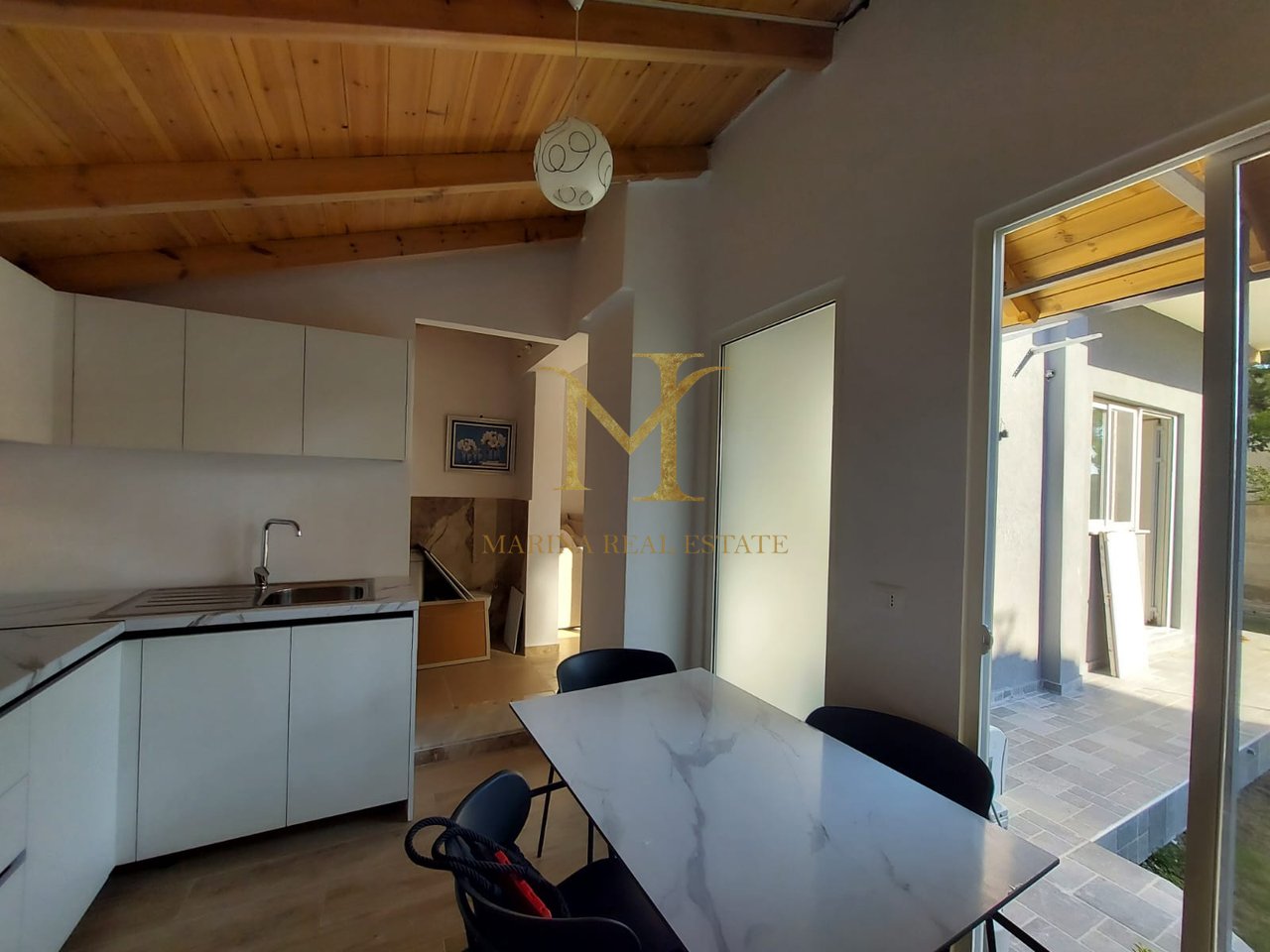 APARTAMENT 1+1 PLAZH DURRES  ME  LULISHTE