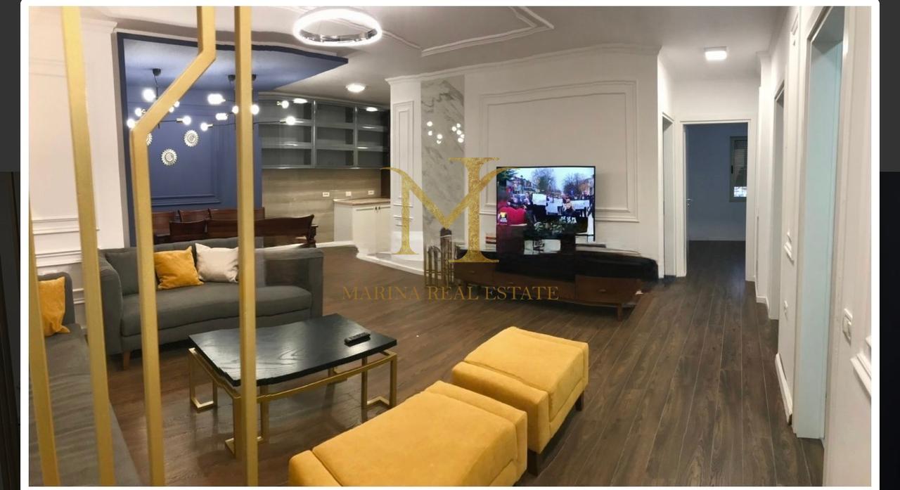 Shitet Apartament 3+1+2 Në Qendër Të Durrësit !!