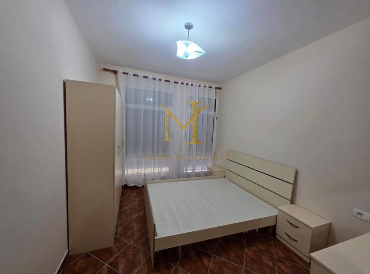 Shitet Apartament 1+1 – Shkëmbi i Kavajës, Durrës