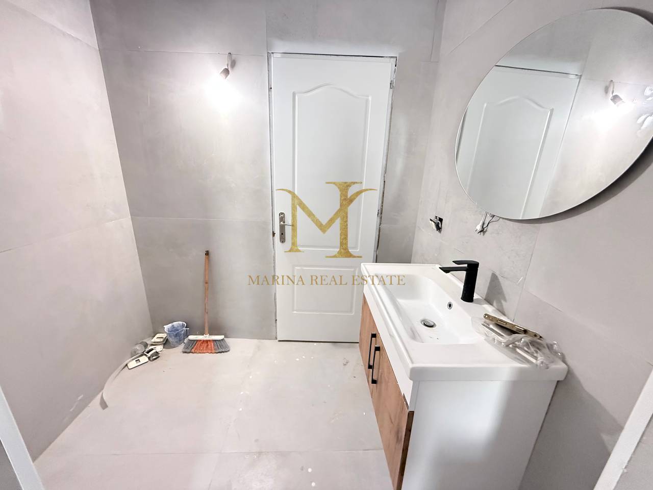 Shitet Apartament 1+1 Në Hekurudha, Plazh Durrës