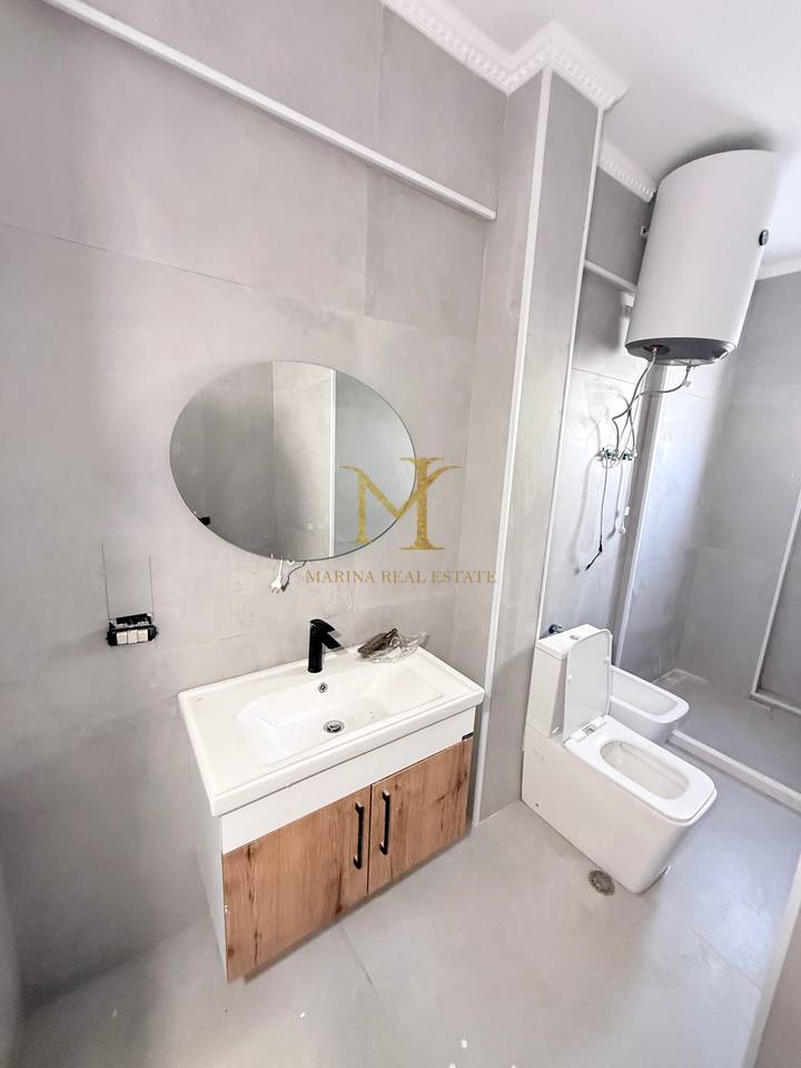 Shitet Apartament 1+1 Në Hekurudha, Plazh Durrës