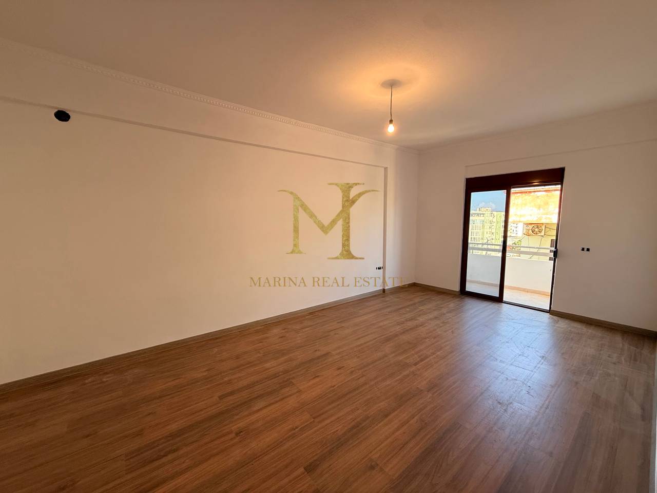 Shitet Apartament 1+1 Në Hekurudha, Plazh Durrës