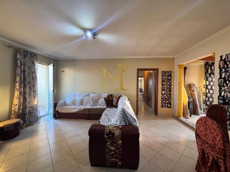 Shitet apartament 2+1+2 ne Durres, Stadiumi. 3 ballkon, 160m2 total