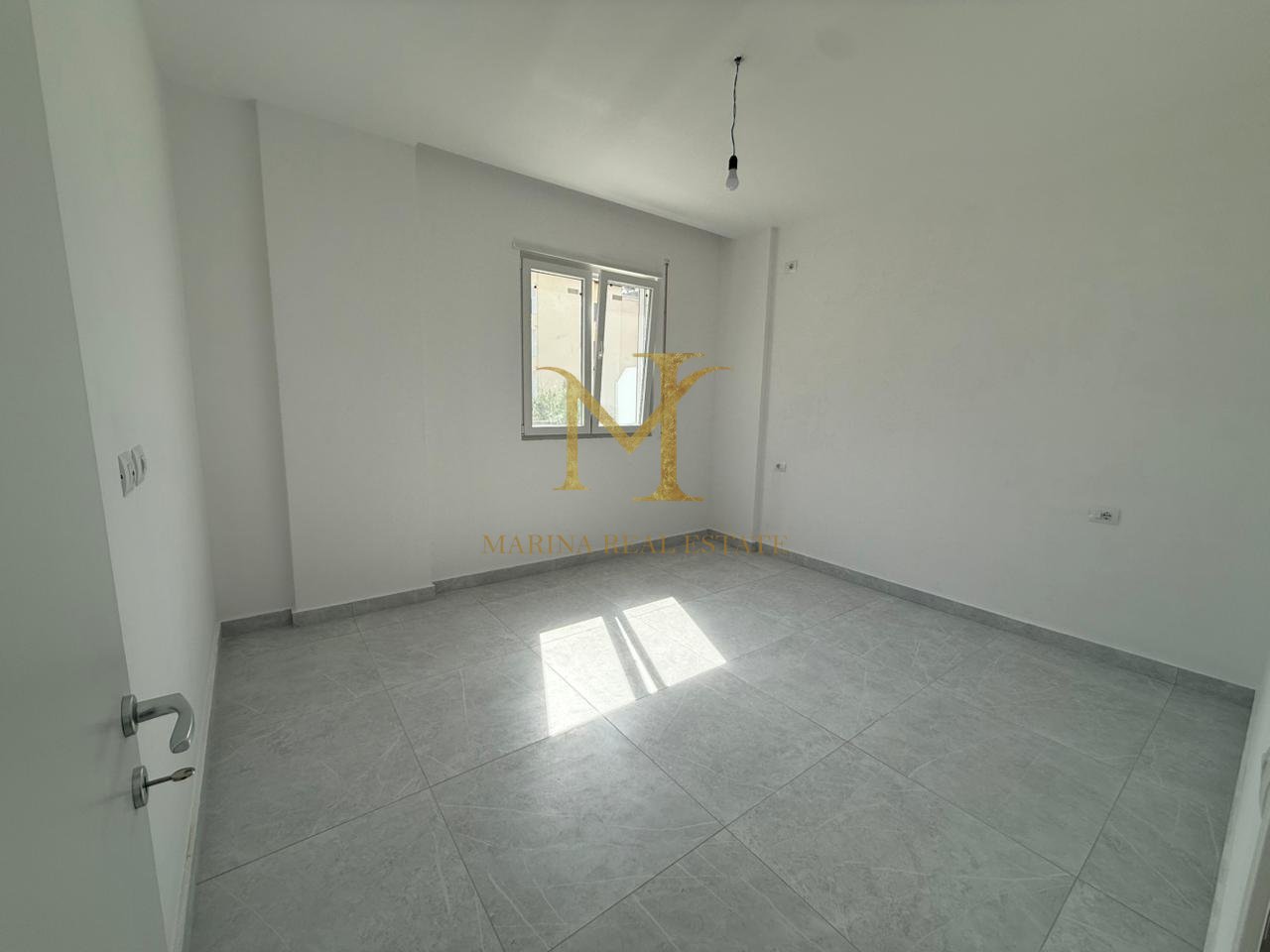 Shitet Apartament 1+1 – Shkëmbi i Kavajës, Durrës