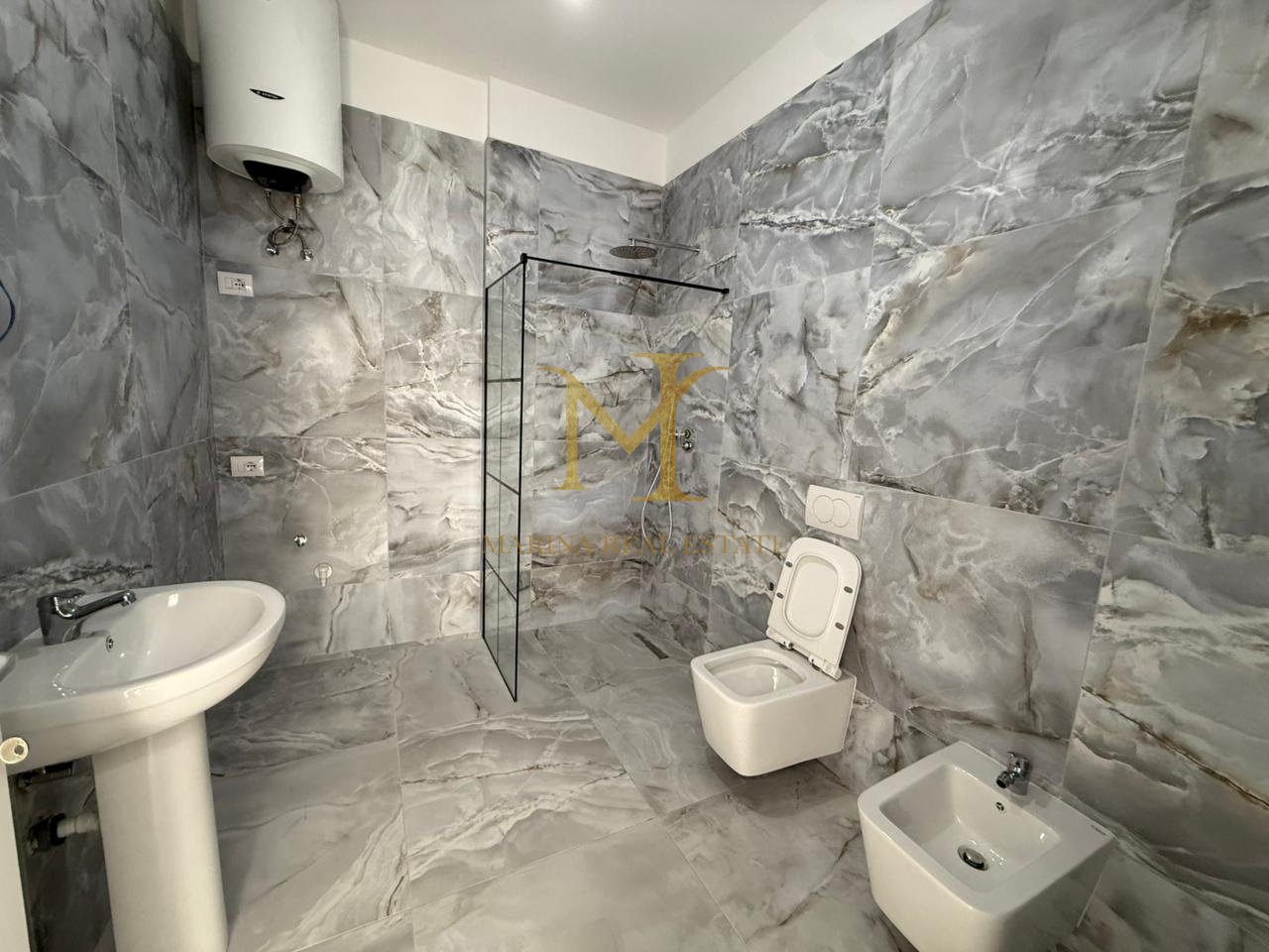 Shitet Apartament 1+1 – Shkëmbi i Kavajës, Durrës