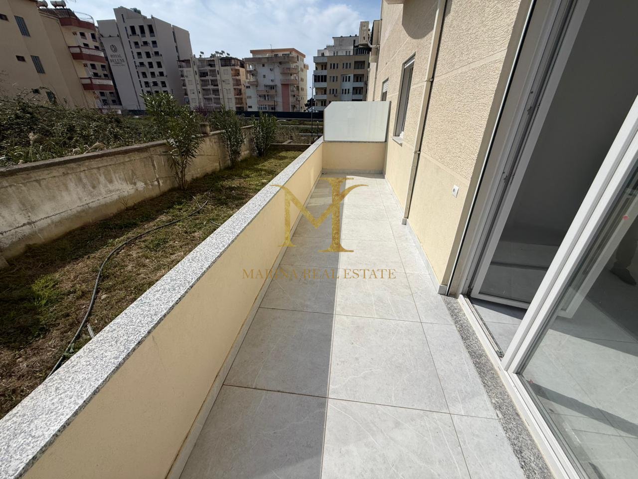 Shitet Apartament 1+1 – Shkëmbi i Kavajës, Durrës