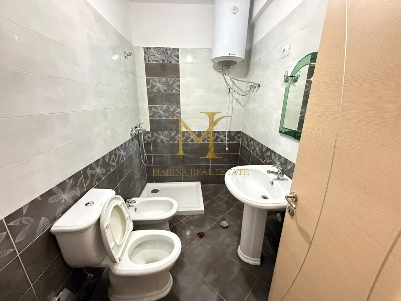 Shitet Apartament 1+1 – Shkëmbi i Kavajës, Durrës