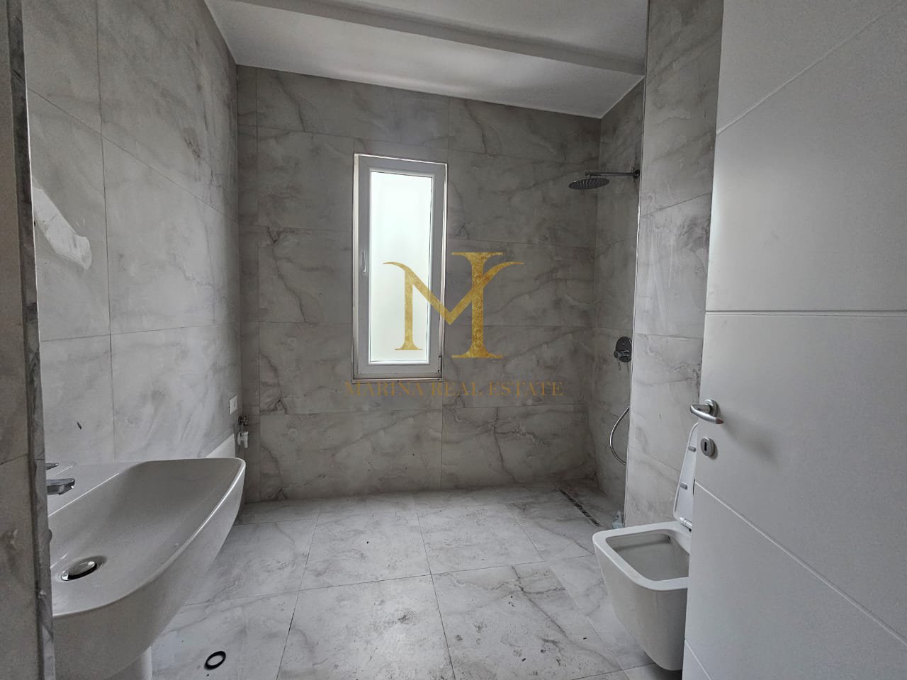 SHITET APARTAMENT 2+1 tTE SPITALI RAJONAL DURRES!!