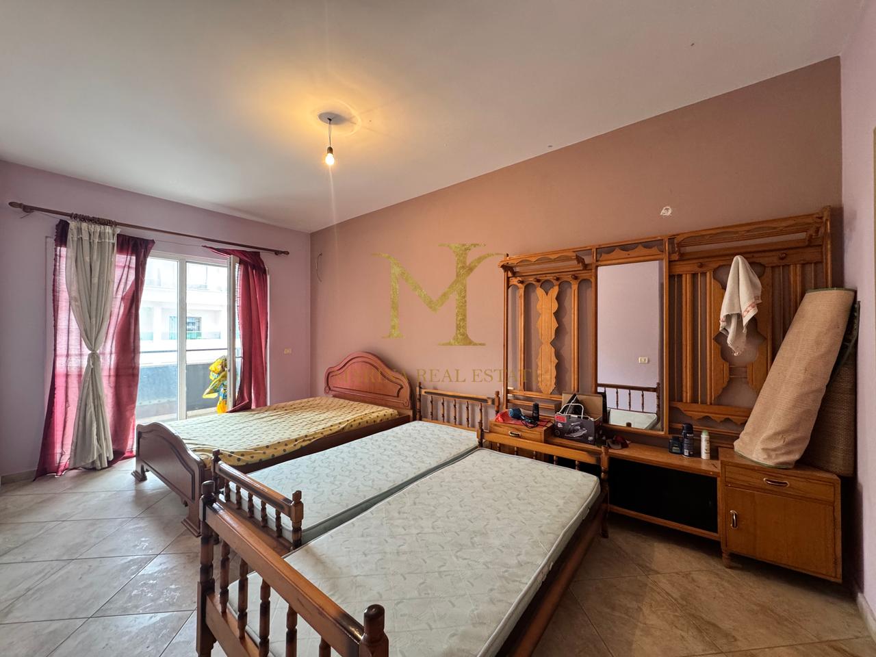 Shitet apartament 2+1+2 në Durrës, zona Plazh