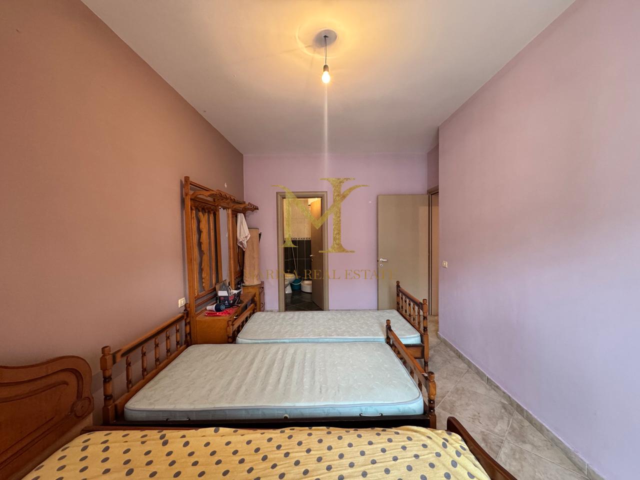 Shitet apartament 2+1+2 në Durrës, zona Plazh