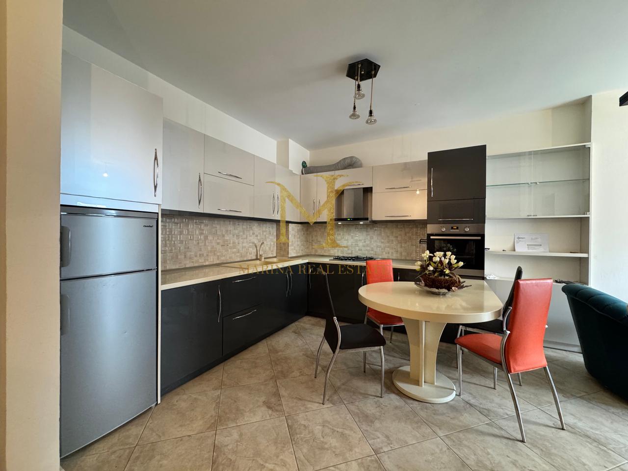 Shitet apartament 2+1+2 në Durrës, zona Plazh