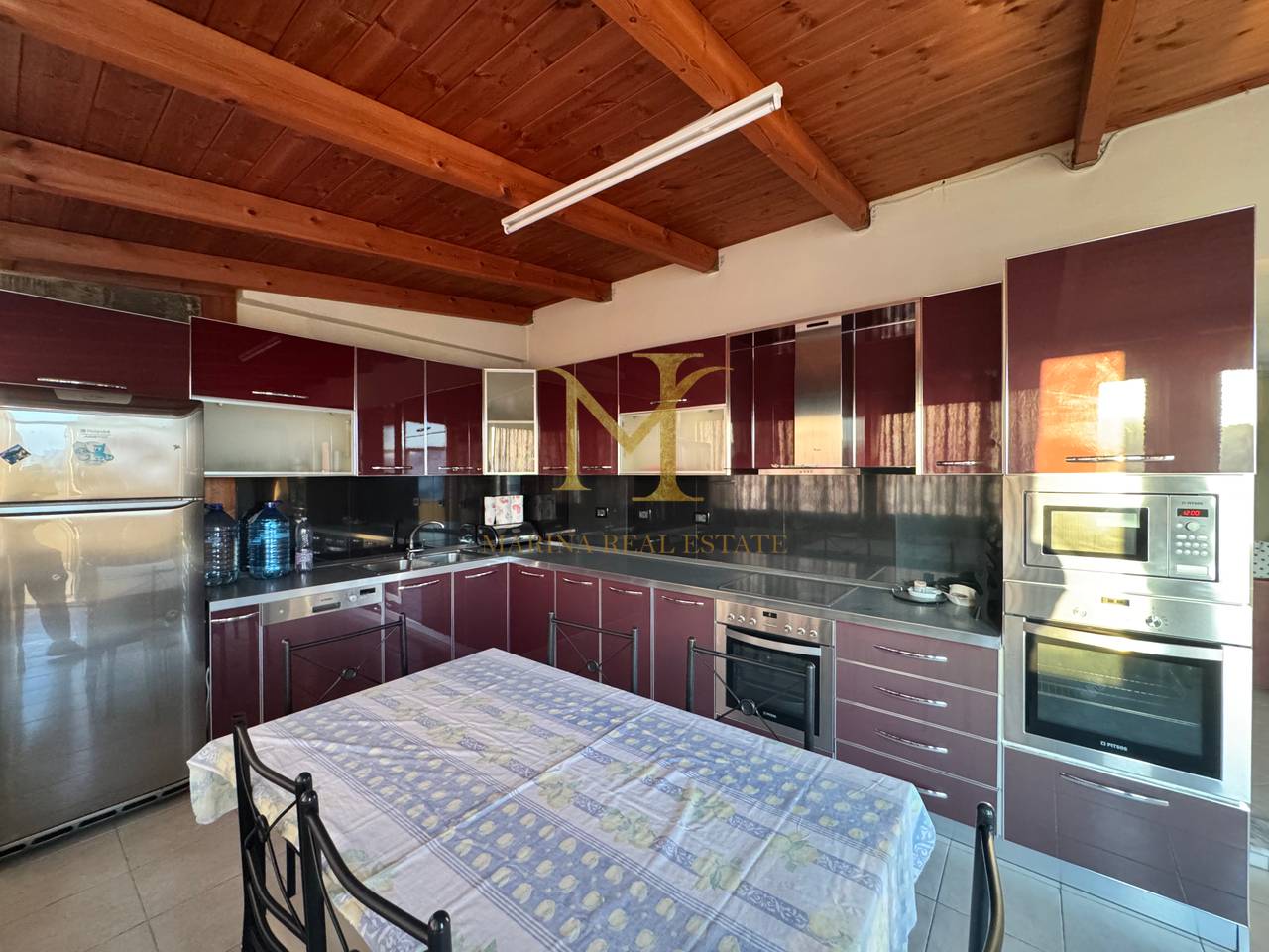 Shitet apartament 2+1+2 ne Durres, Stadiumi. 3 ballkon, 160m2 total