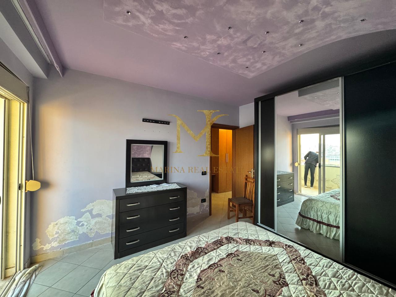 Shitet apartament 2+1+2 ne Durres, Stadiumi. 3 ballkon, 160m2 total