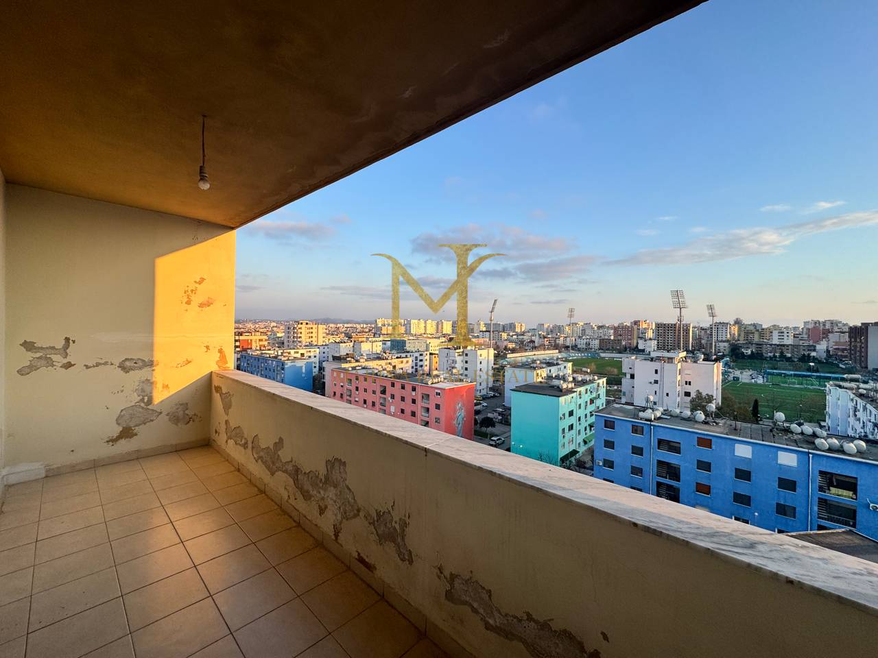 Shitet apartament 2+1+2 ne Durres, Stadiumi. 3 ballkon, 160m2 total