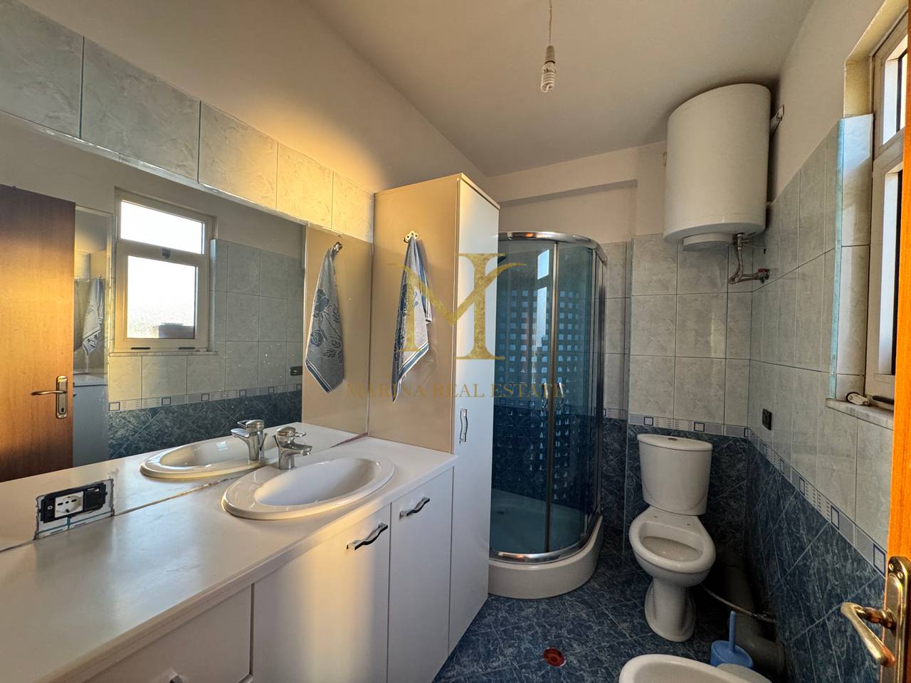 Shitet apartament 2+1+2 ne Durres, Stadiumi. 3 ballkon, 160m2 total