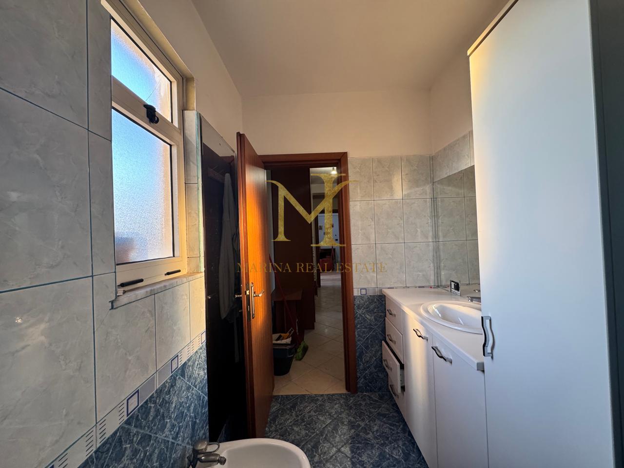 Shitet apartament 2+1+2 ne Durres, Stadiumi. 3 ballkon, 160m2 total