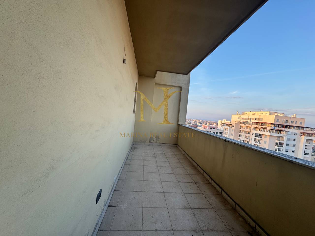 Shitet apartament 2+1+2 ne Durres, Stadiumi. 3 ballkon, 160m2 total