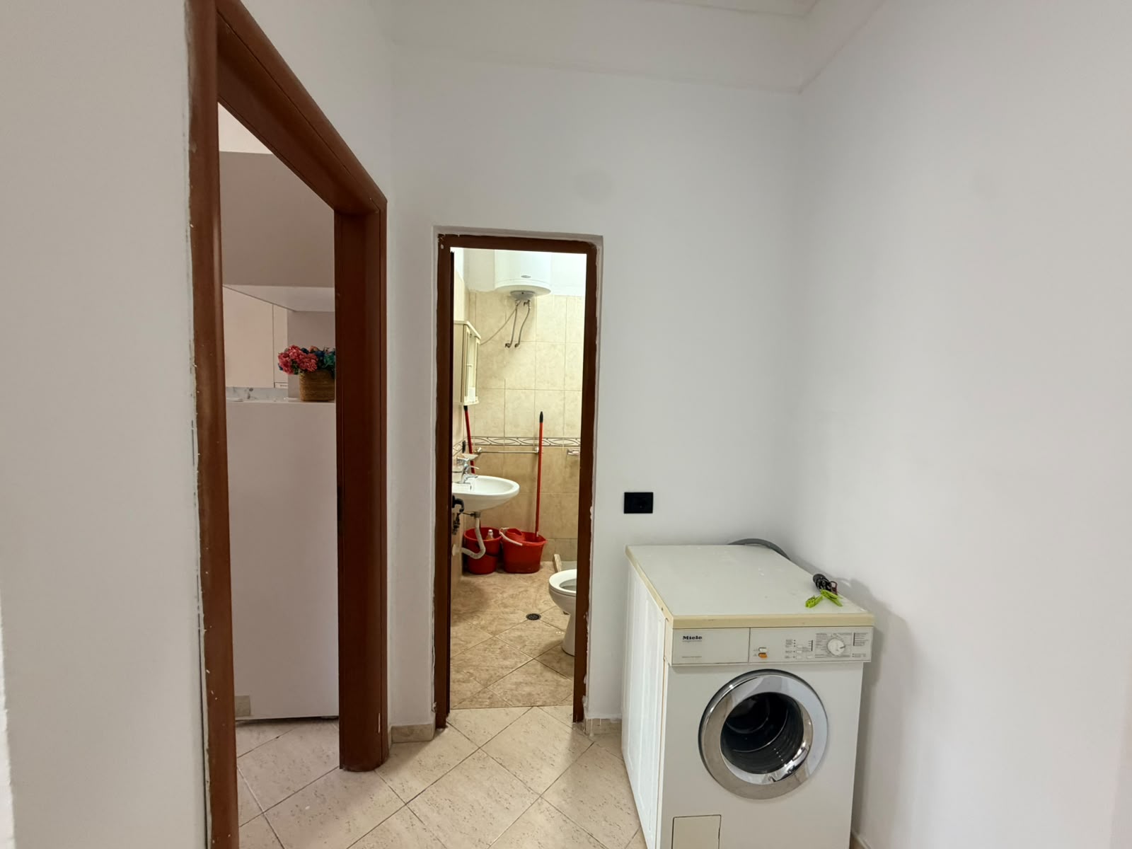 JEPET ME QIRA APARTAMENT 1+1 – RROTA E KUQE, PLAZH, DURRËS