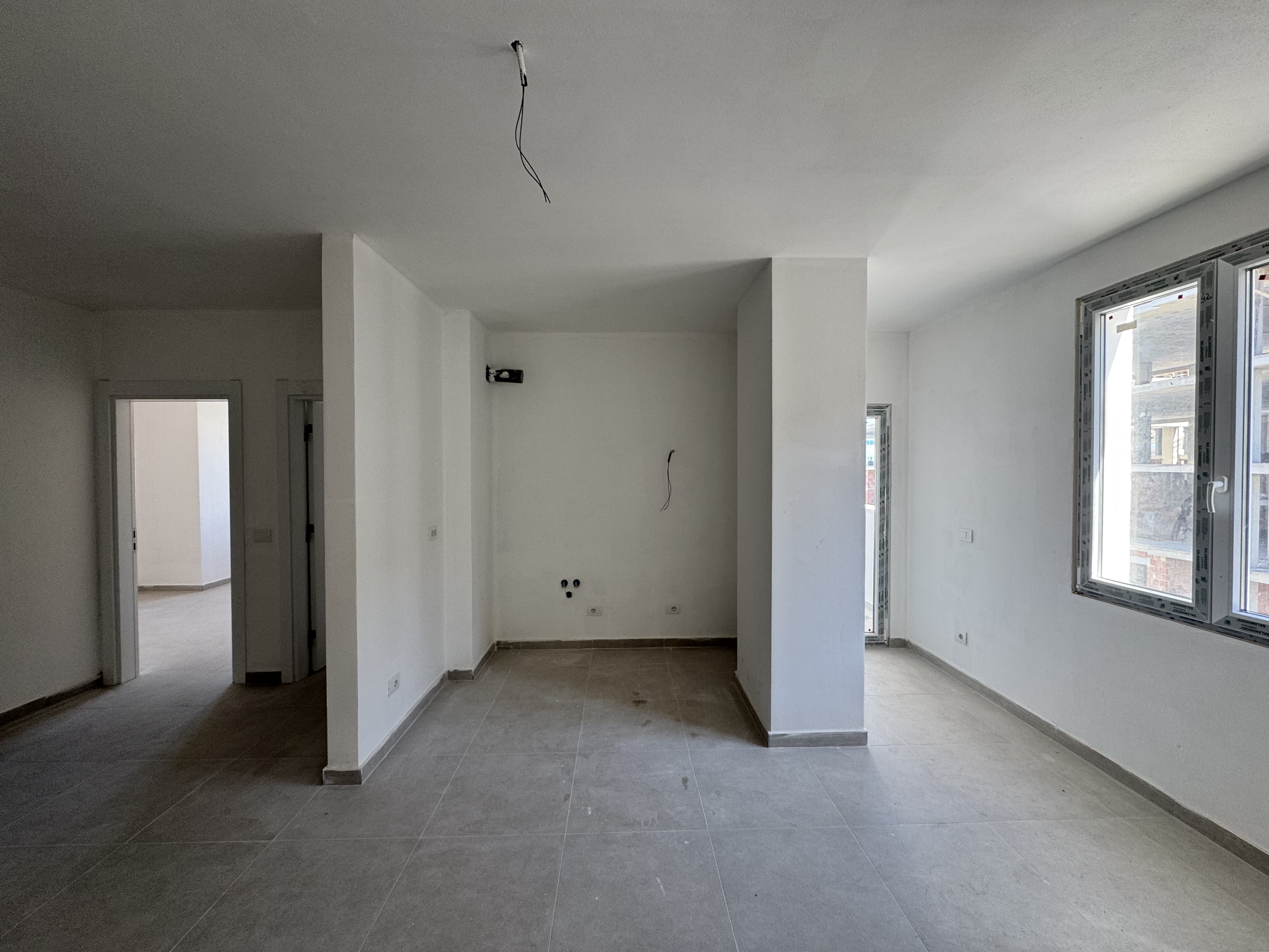 SHITET APARTAMENT 2+1, Golem. Pallati i Ri 2026