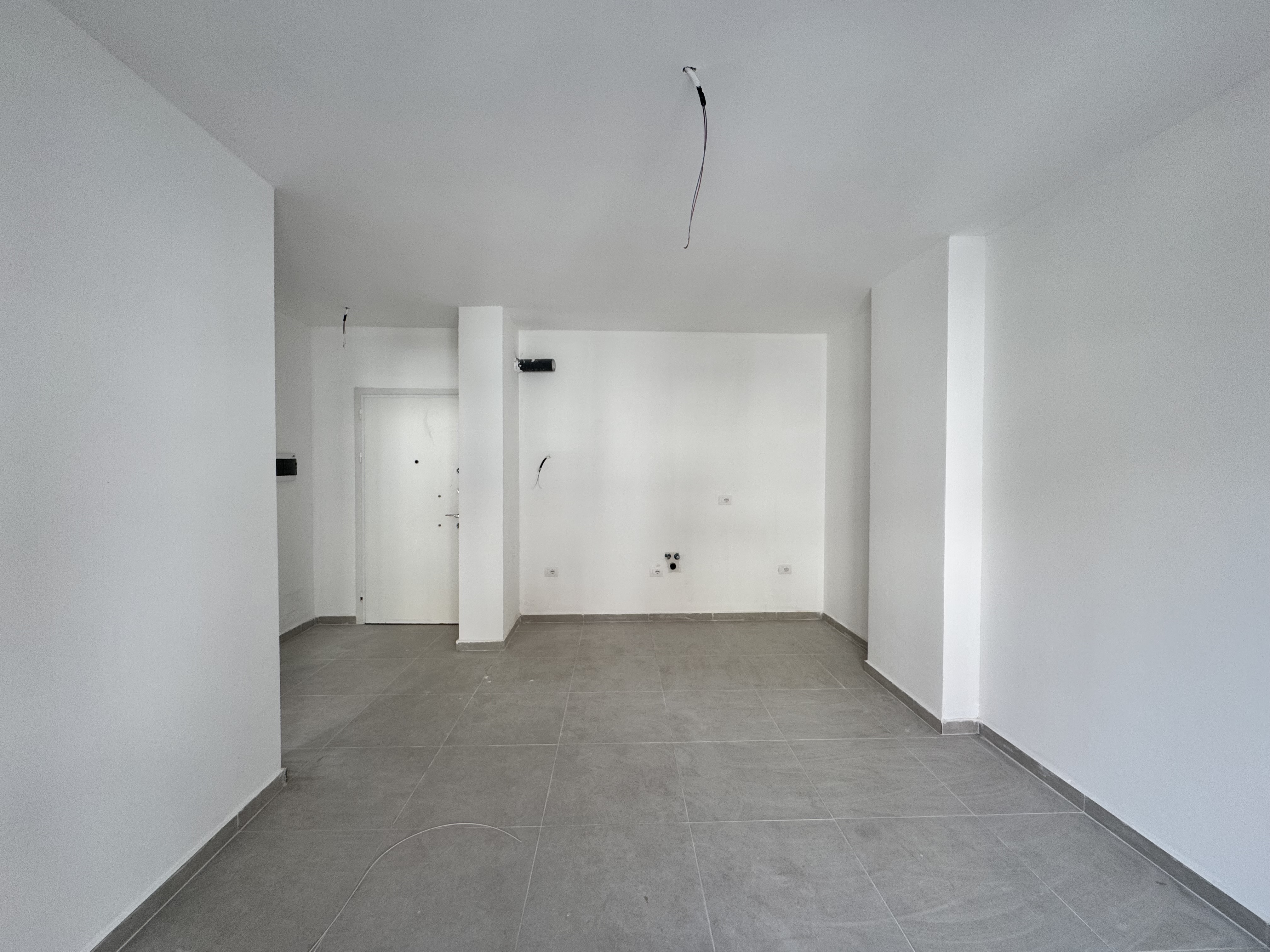 SHITET APARTAMENT 1+1, Golem