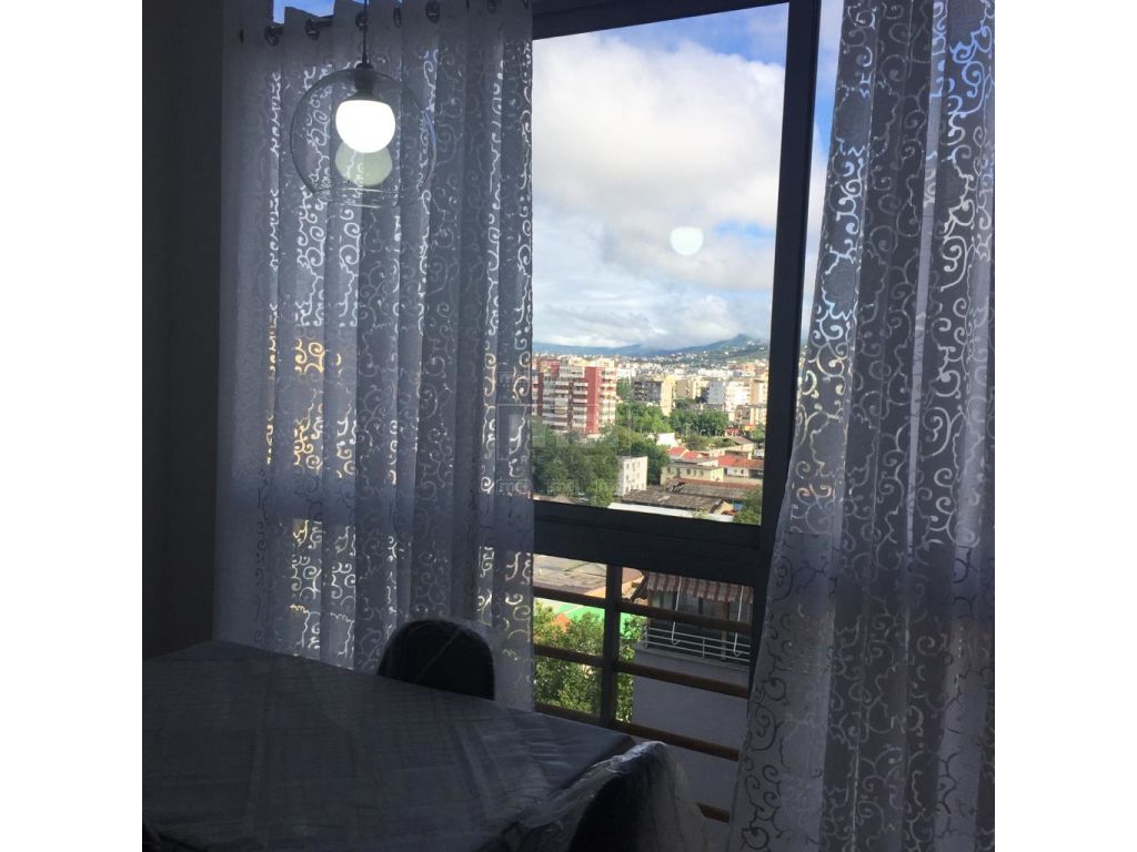 Te Rr e Kavajes, Jepet Apartament me Qira