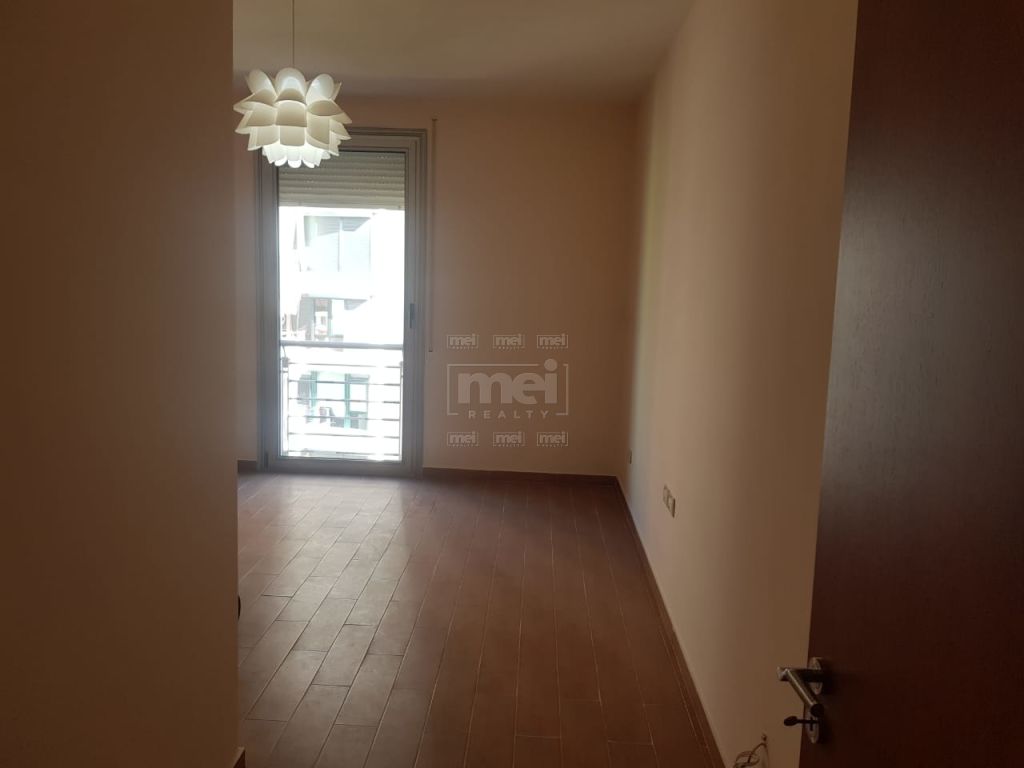 Kompleksi Nobis , Jepet Me Qira Apartament 1+1 , I Pershtatshem Per Zyra.