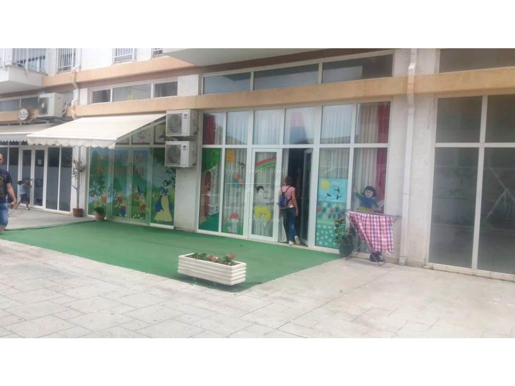 Rruga \"Jordan Misja\", Shitet ambjent komercial