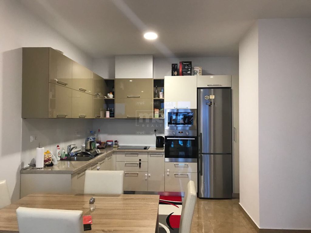 Tek Ambasador 3, Jepet me Qira Apartament 2+1 6