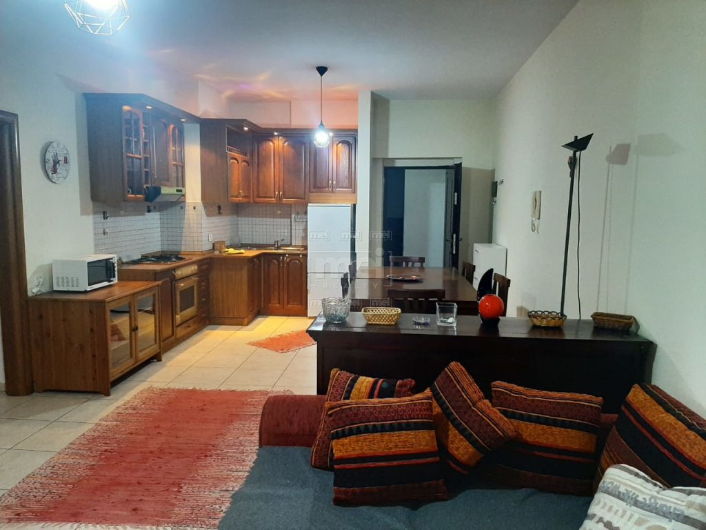 Ne Rr. e Elbasanit, Jepet me Qira Apartament 2+1
