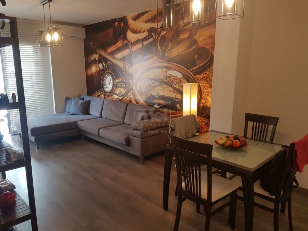 Tek Liqeni i Thate Shitet Apartament 1+1. 5