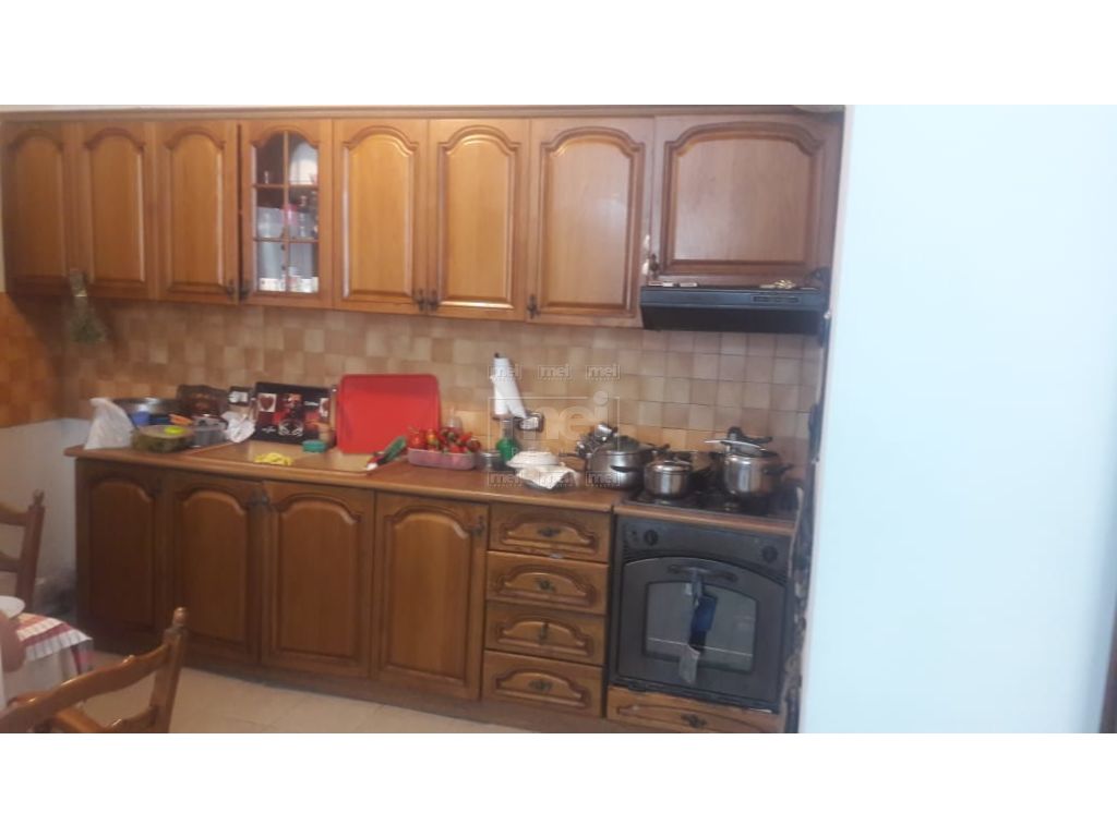 Rruga e Elbasanit, tek Ambasada Amerikane Jepet me Qira Apartament 2+1.