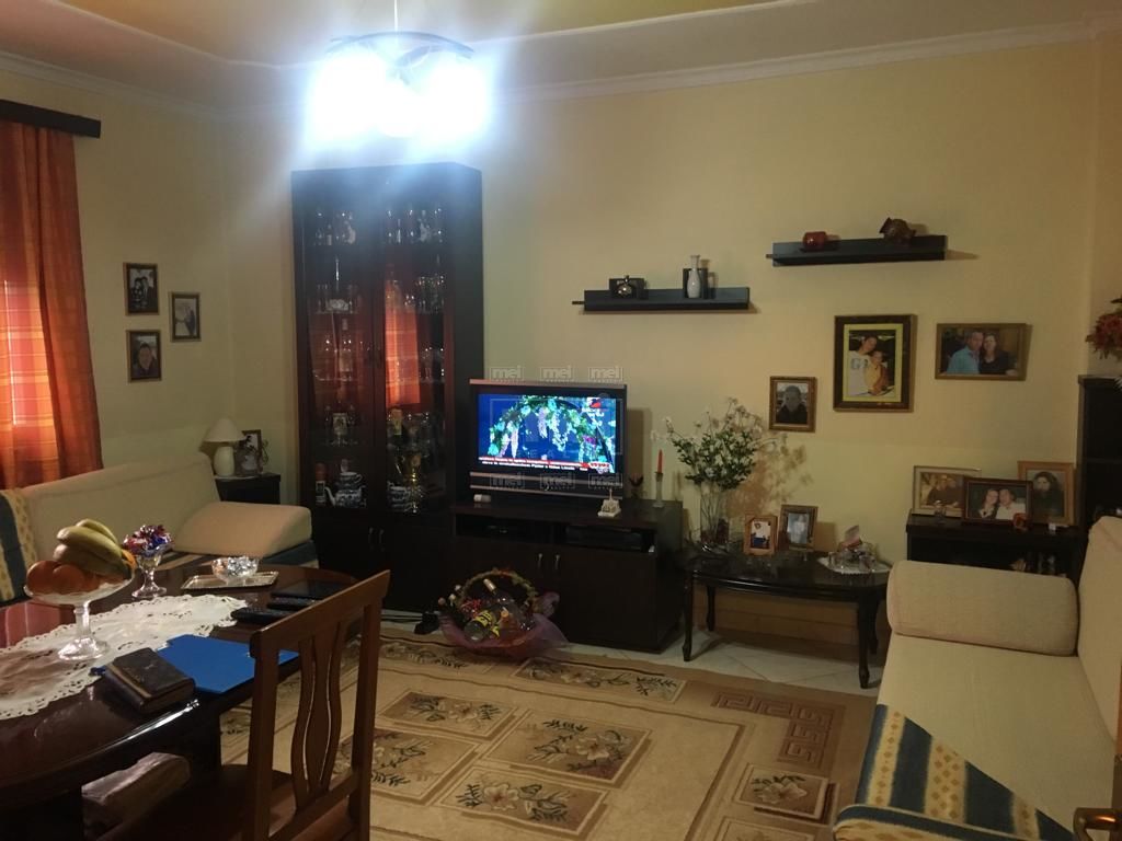 Ne Laprake, Shitet Apartamenti 1+1.