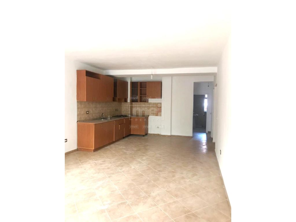 Myslym Shyri, shitet apartament 3+1