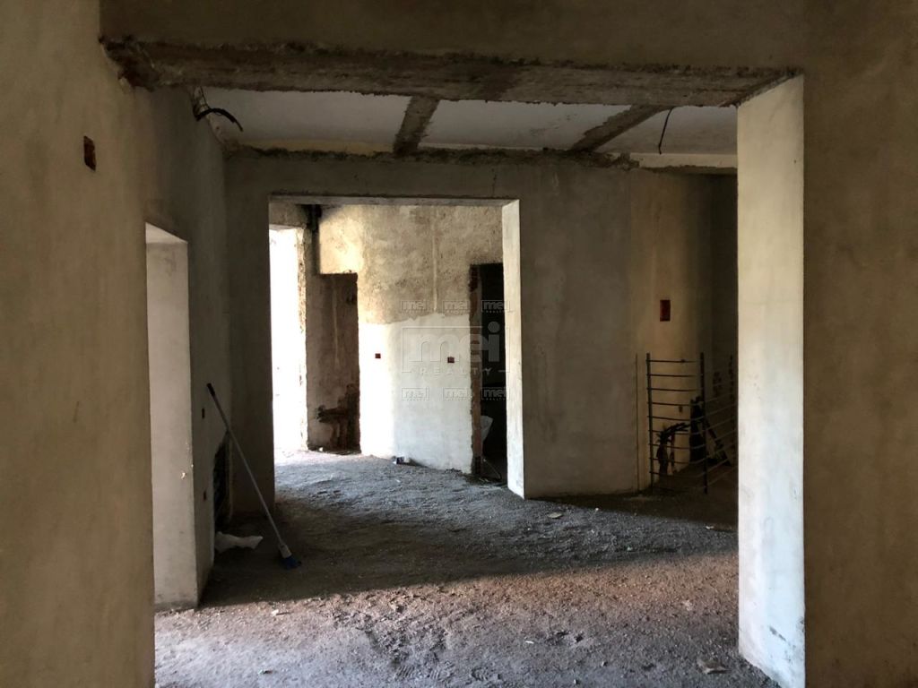 Ne Bllok, Pallatet Agimi, Jepet Me Qera, Ambienti Komercial
