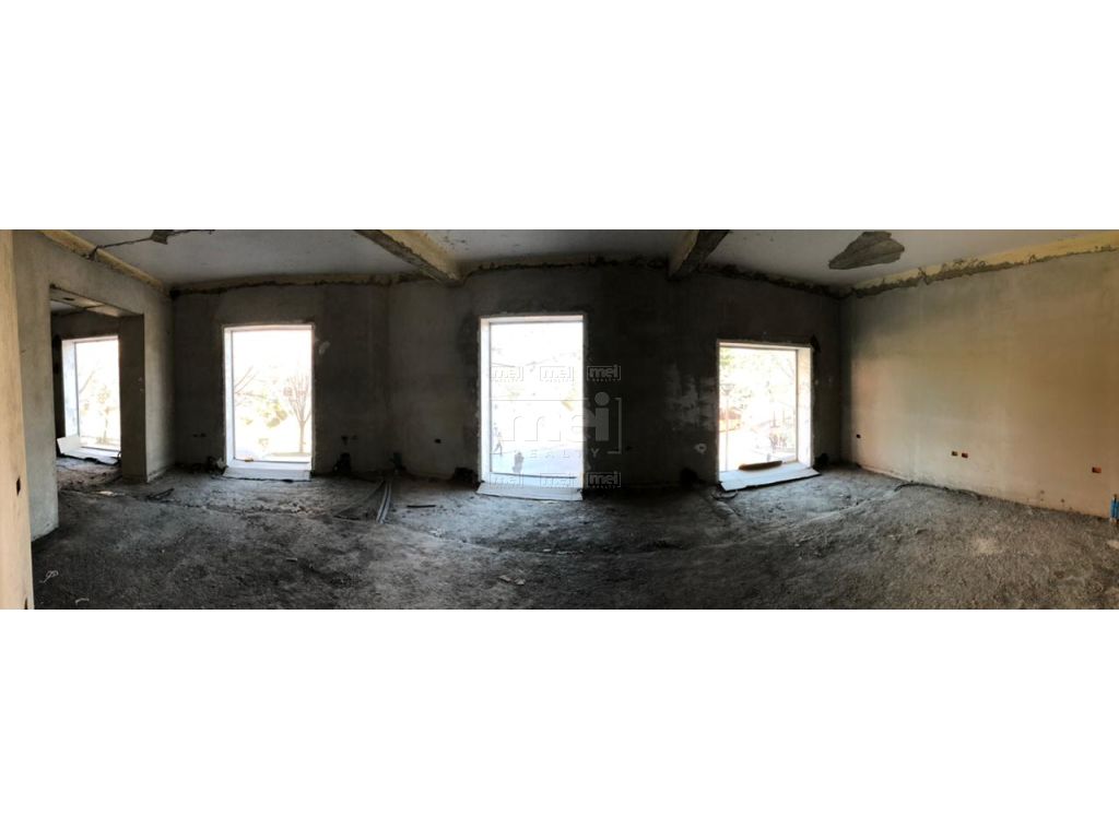 Ne Bllok, Pallatet Agimi, Jepet Me Qera, Ambienti Komercial