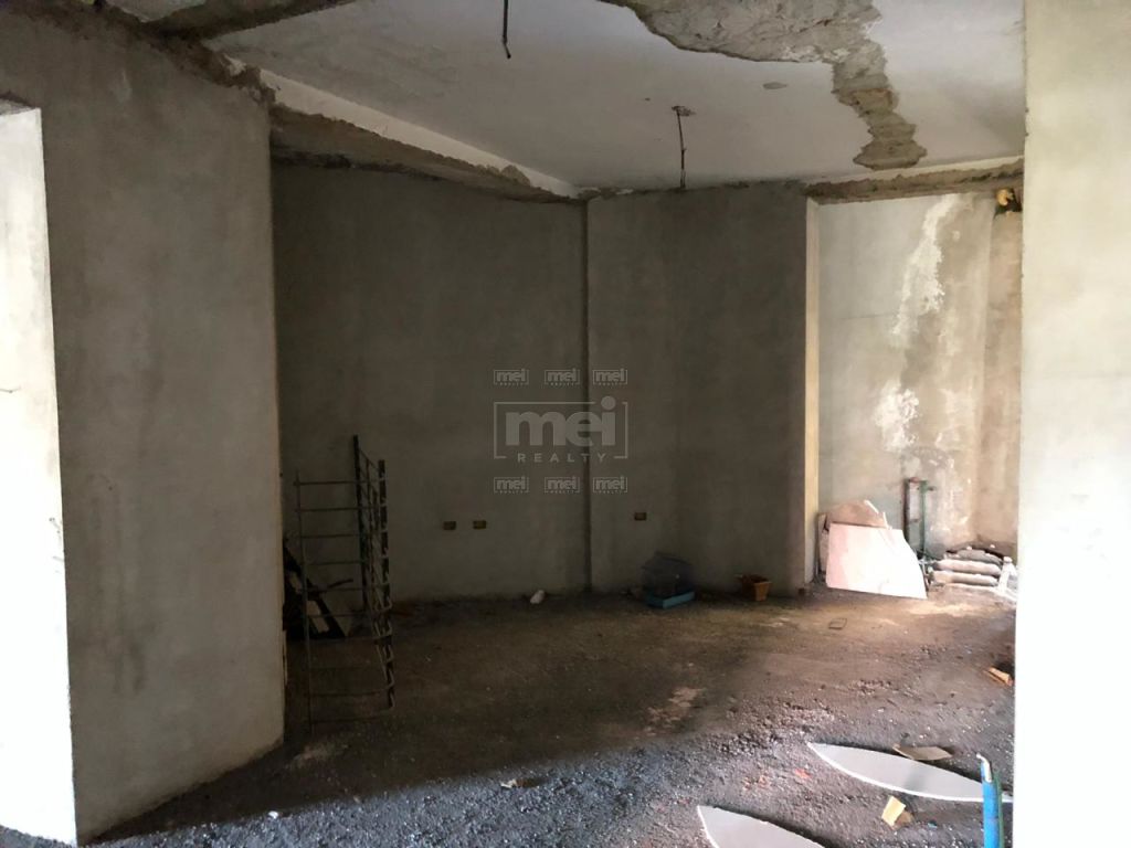 Ne Bllok, Pallatet Agimi, Jepet Me Qera, Ambienti Komercial
