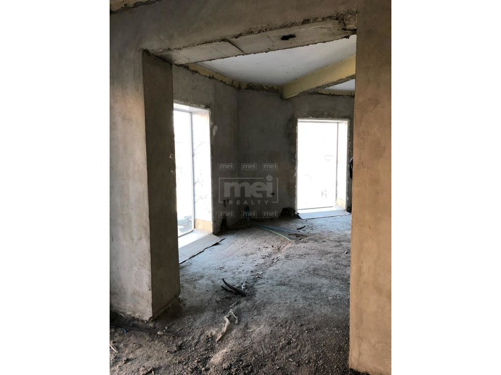 Ne Bllok, Pallatet Agimi, Jepet Me Qera, Ambienti Komercial