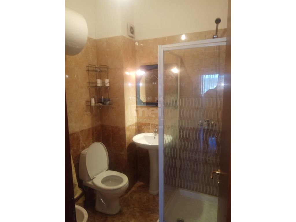 Te Kthesa E Kamzes Jepet Me Qira Apartamenti 1+1.