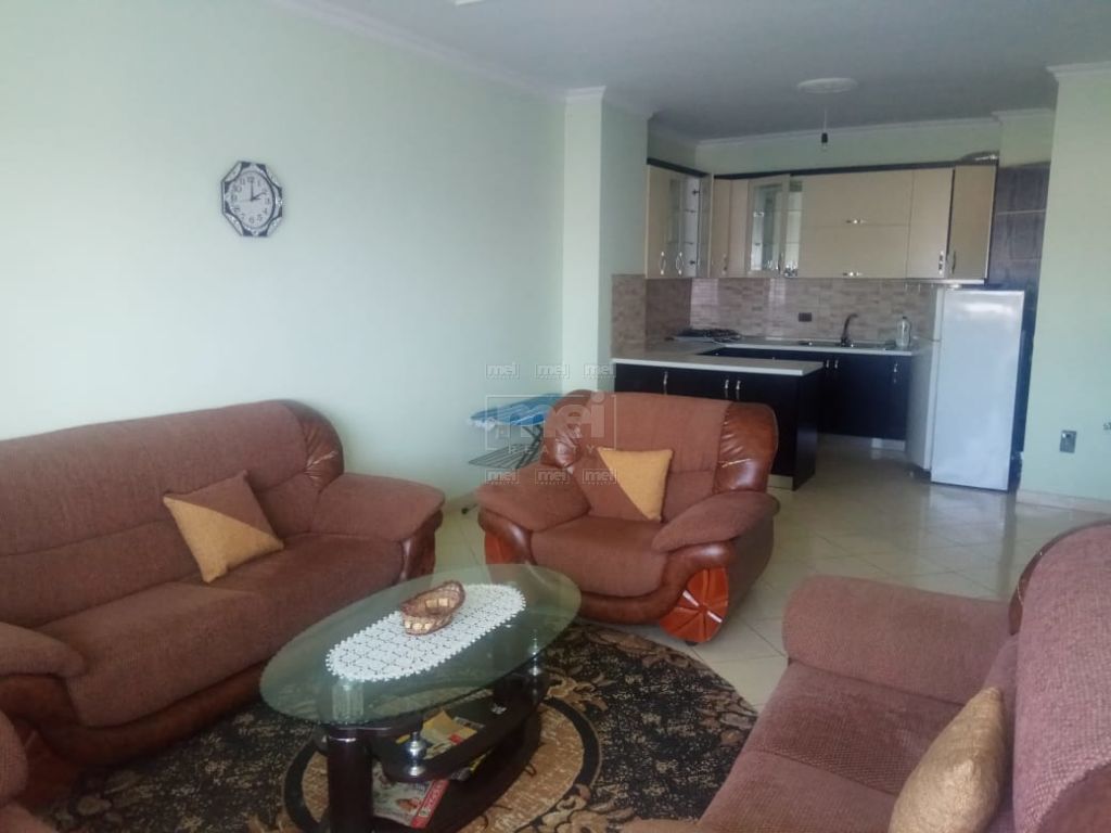 Te Kthesa E Kamzes Jepet Me Qira Apartamenti 1+1.