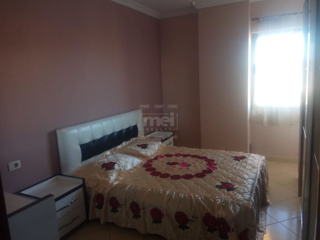 Te Kthesa E Kamzes Jepet Me Qira Apartamenti 1+1.