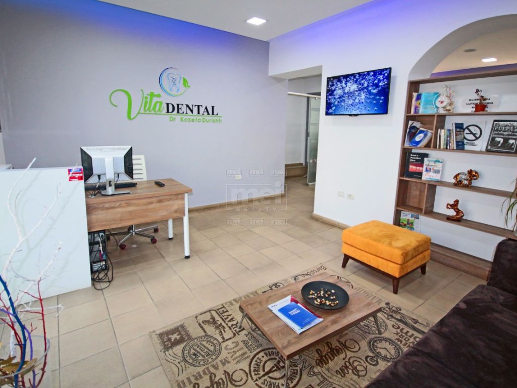 Durres, shitet biznesi Klinike Dentare
