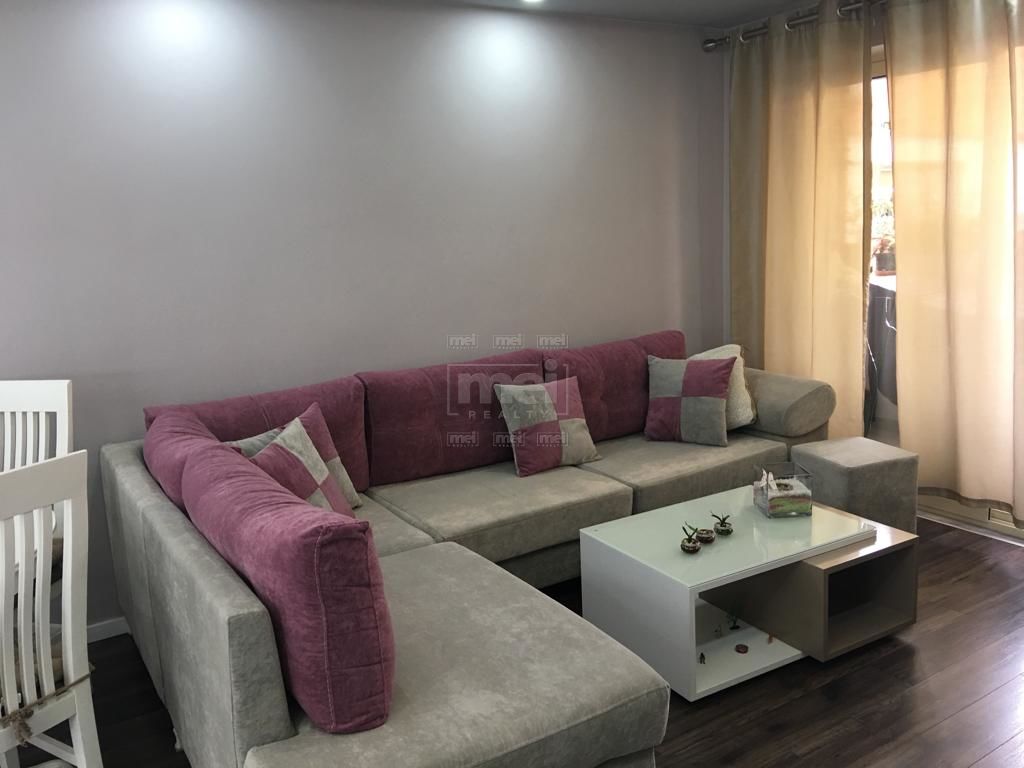 Tek Rruga E Durresit, Shitet Apartamenti 2+1.