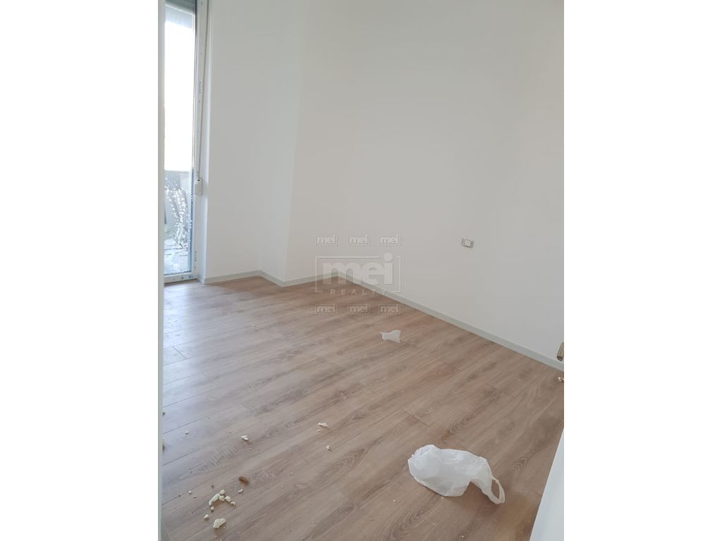 Ne Laprake Shitet Apartament 3+1+2