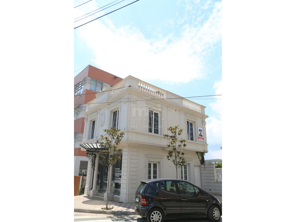 Ne Elbasan, Jepet me Qira ose Shitet Ambjenti komercial.