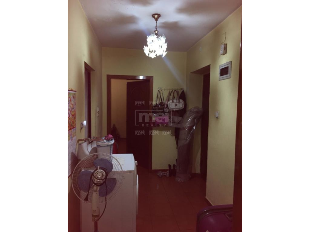 Tek Rruga Jordan Misja Shitet Apartament 1+1.