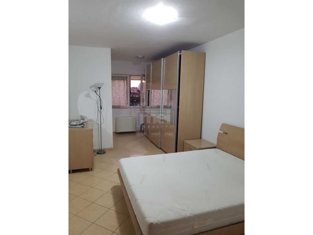 Tek Rruga e Elbasanit Jepet Me Qira Apartament 2+1