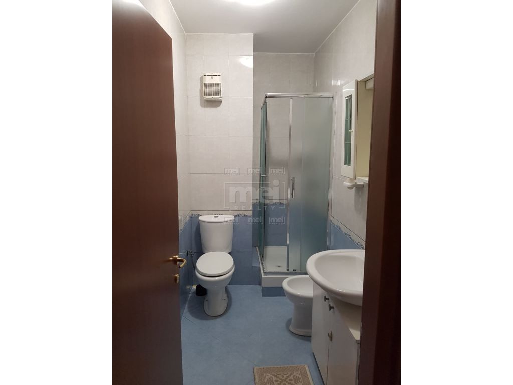 Tek Rruga e Elbasanit Jepet Me Qira Apartament 2+1