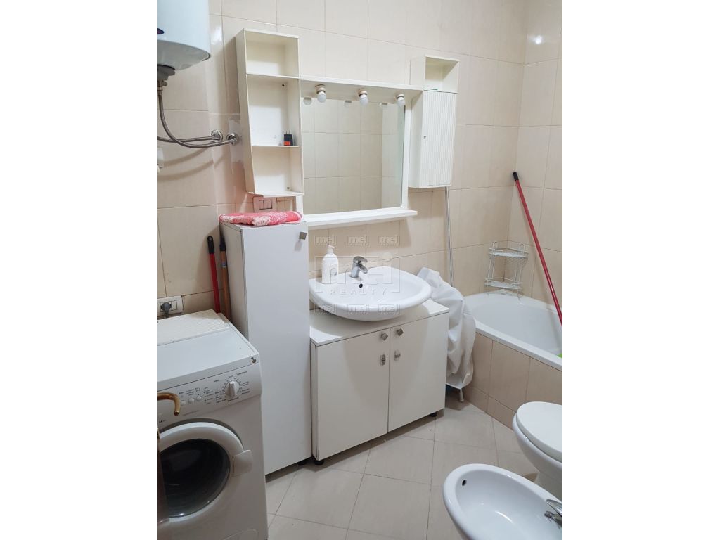 Tek Rruga e Elbasanit Jepet Me Qira Apartament 2+1
