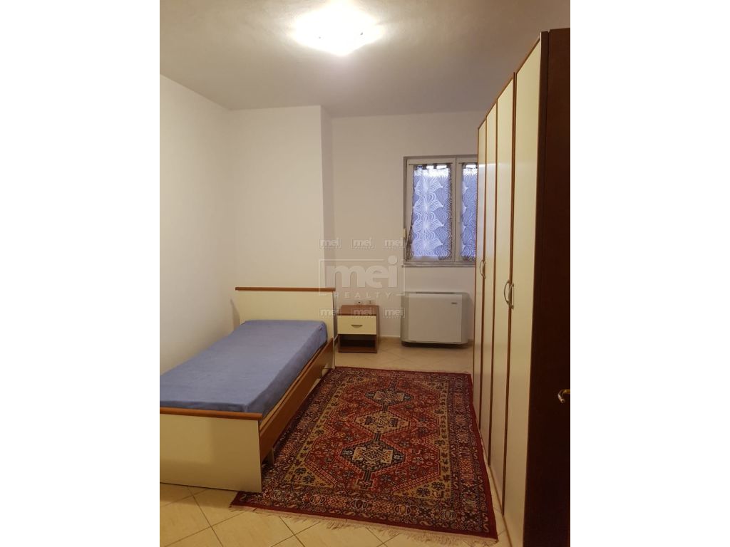 Tek Rruga e Elbasanit Jepet Me Qira Apartament 2+1