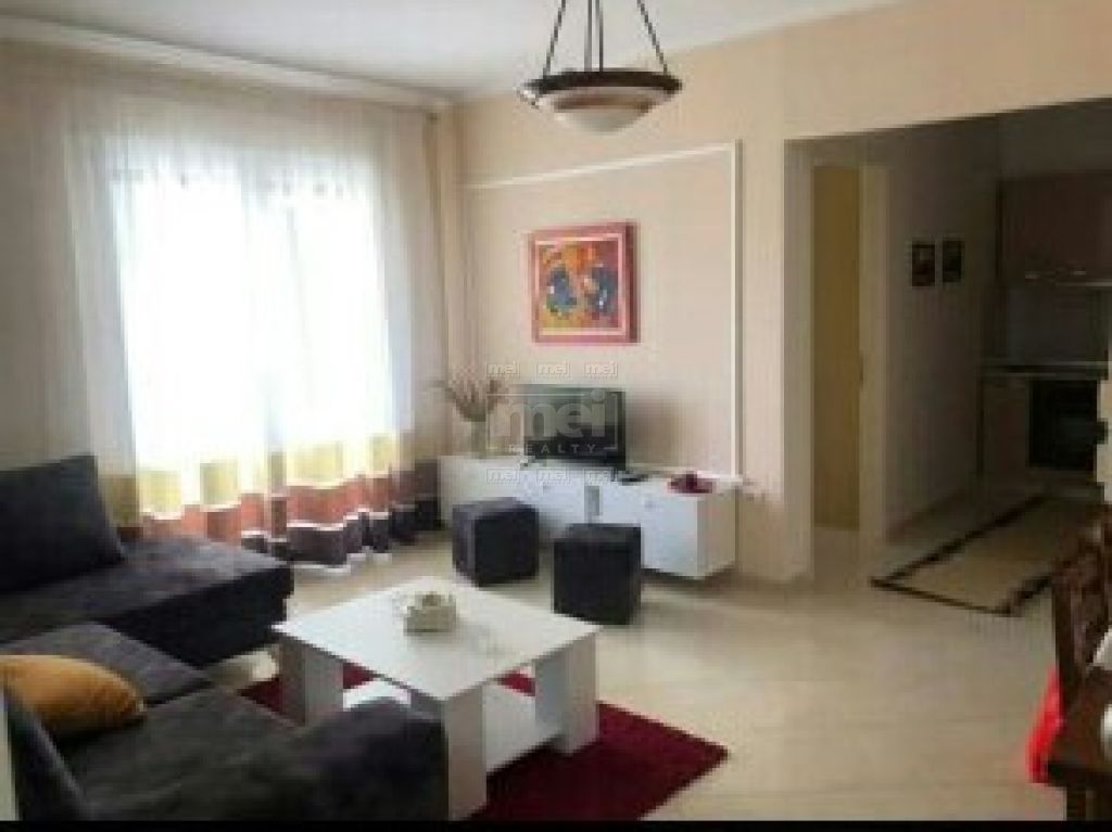 Tek Stacioni i Trenit, Jepet Me Qira Apartament 1+1. 1